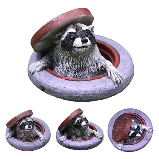 Raccoon Ornament Under Manhole Cover Garden Microlandscape Simulation Animal Resin Decor For Indoor/Outdoor Lawn, Tabletop De