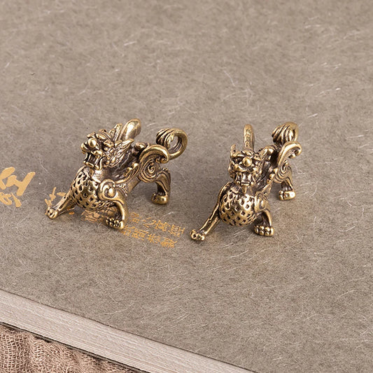 Antique Copper Chinese Mythical Beast Pixiu Miniature Figurines Ornaments Brass Lucky Animal Kirin Dragon Desktop Decorations