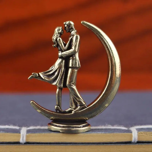 Brass Couple Hugging Figure Home Decor Statue Modern Art Couple Embracing Figurine Lover Ornament Home Decoration