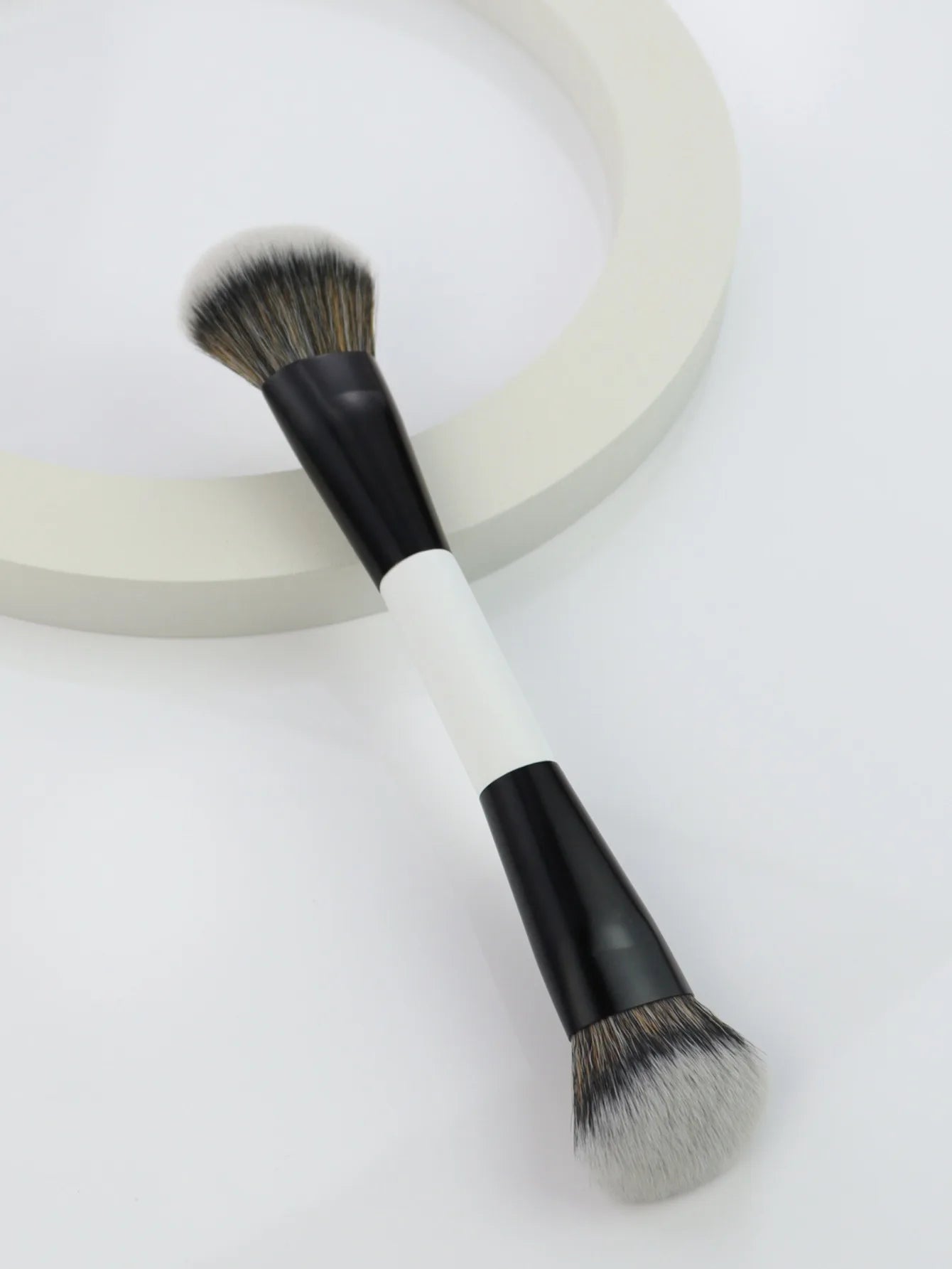 Double Head Makeup Brushes 2 In 1 Flat Angled Foundation Concealer Contour for Blending Loose Powder Liquid Cream Cosmetic To