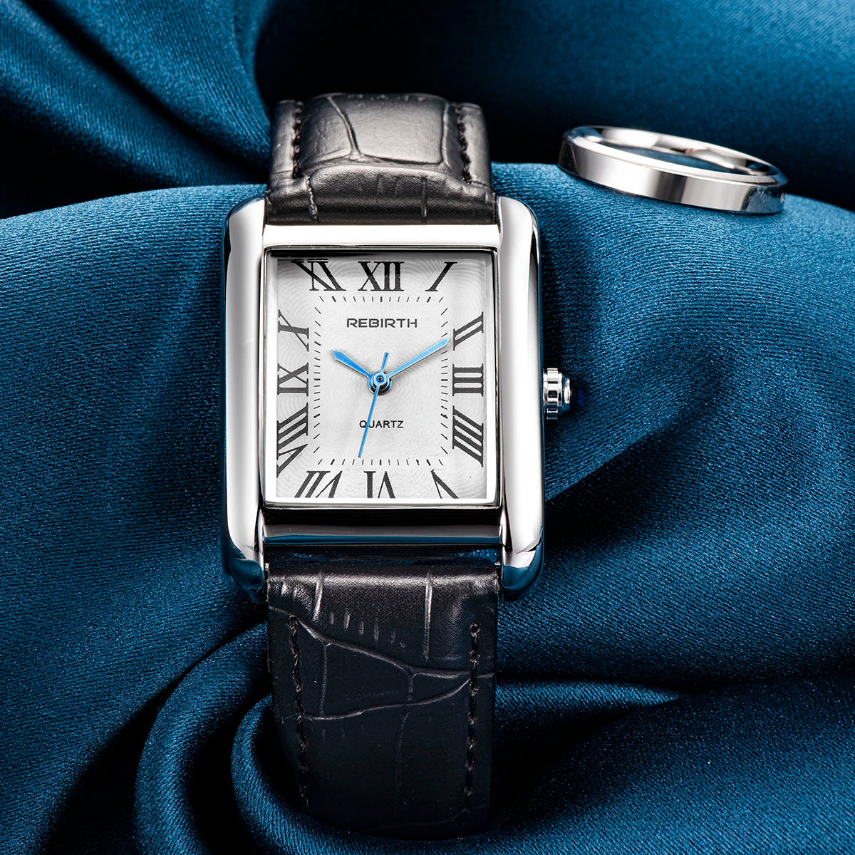 Retro-Style Simple Small Square Watch with Roman Numerals, Trendy and Artistic Quartz Movement Wristwatch