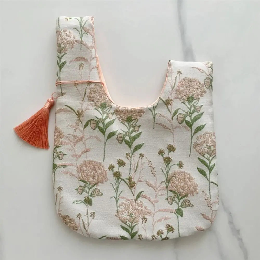 3Colors Tassel Wrist Bag Chinese Style Tassel Pendant Embroidery Hanfu Handbag Cheongsam Accessories Imitation Silk Gift Pouc