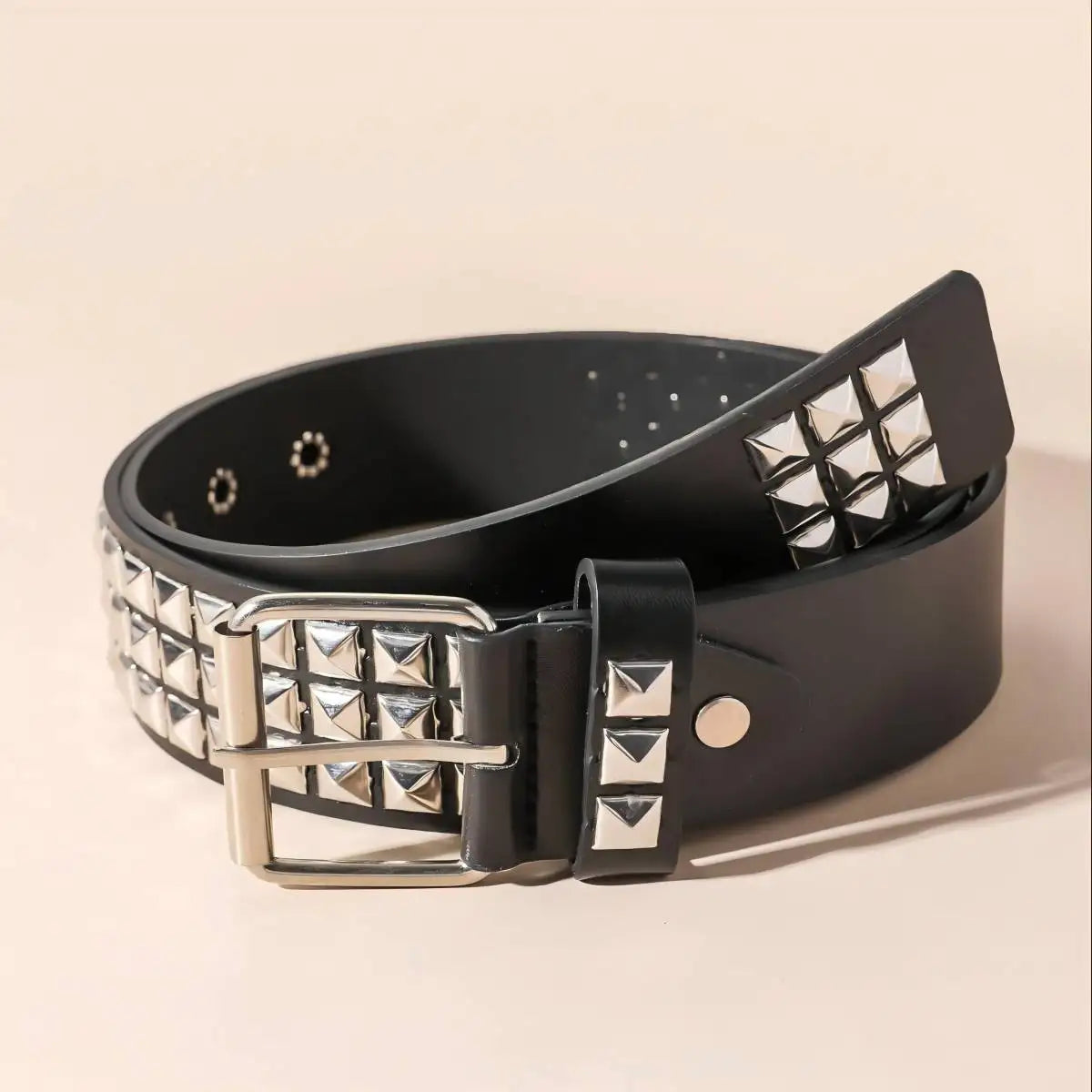 New Vintage-Style Belt with Square Beads and Rivets, Metal Pyramid-Shaped Belt. Unisex Punk-Style Belt with Five-Bull Design,