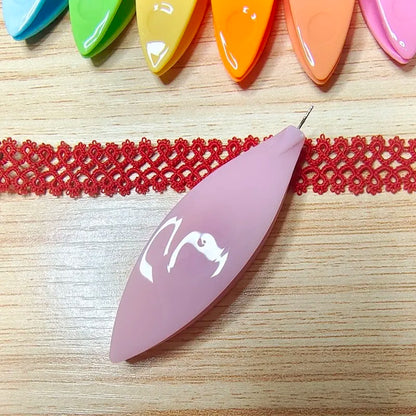 Large Tatting Shuttle with 0.5mm Built-in Crochet Hook | Professional Weaving & Lace-Making Tool Random Color