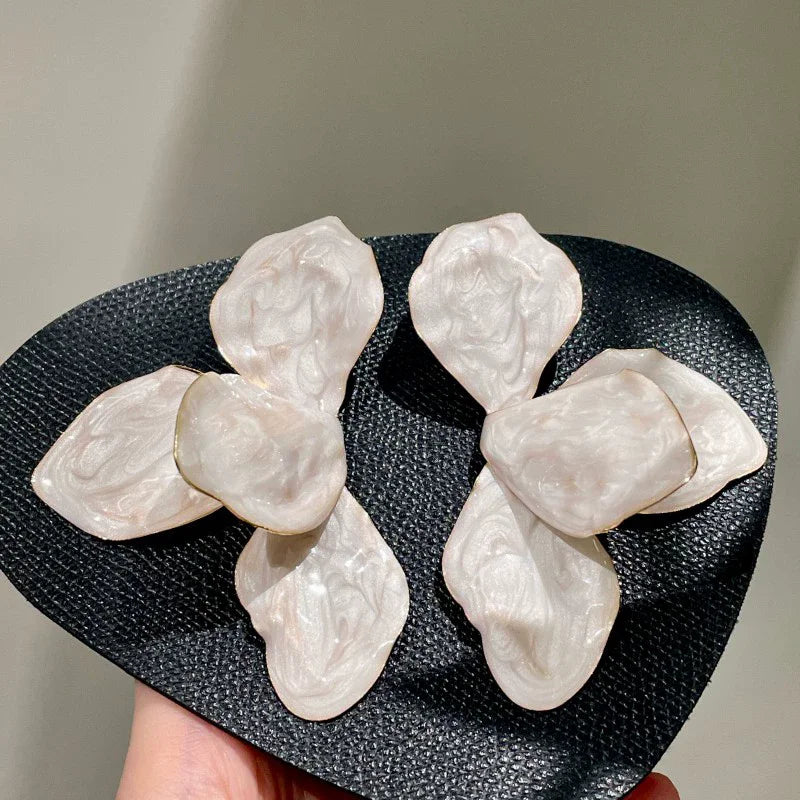 Vintage White Enamel Large Flowers Metal Stud Earrings for Women European American Personality Wedding Romantic Jewelry Gifts