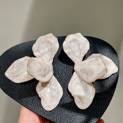 Vintage White Enamel Large Flowers Metal Stud Earrings for Women European American Personality Wedding Romantic Jewelry Gifts