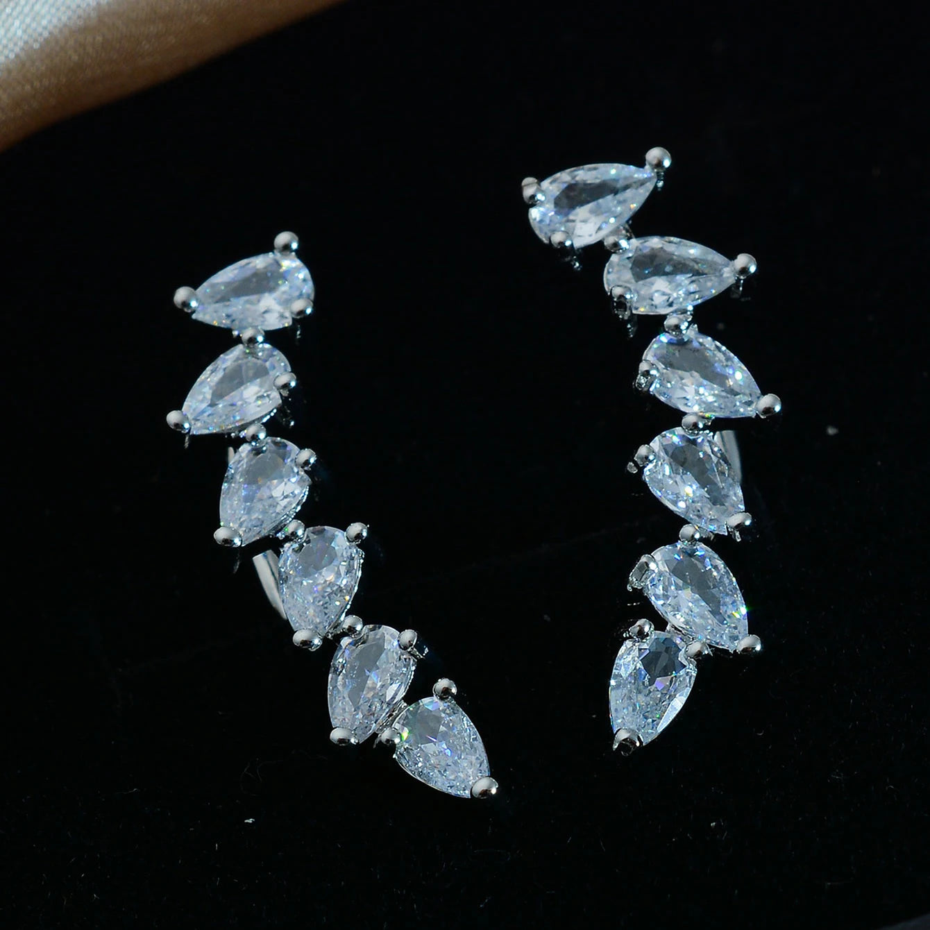 Trend Personality Geometry Studs Climb Ear Crawler Earrings Exquisite Women's Ear Accessories with Dazzling CZ Fashion Jewelr