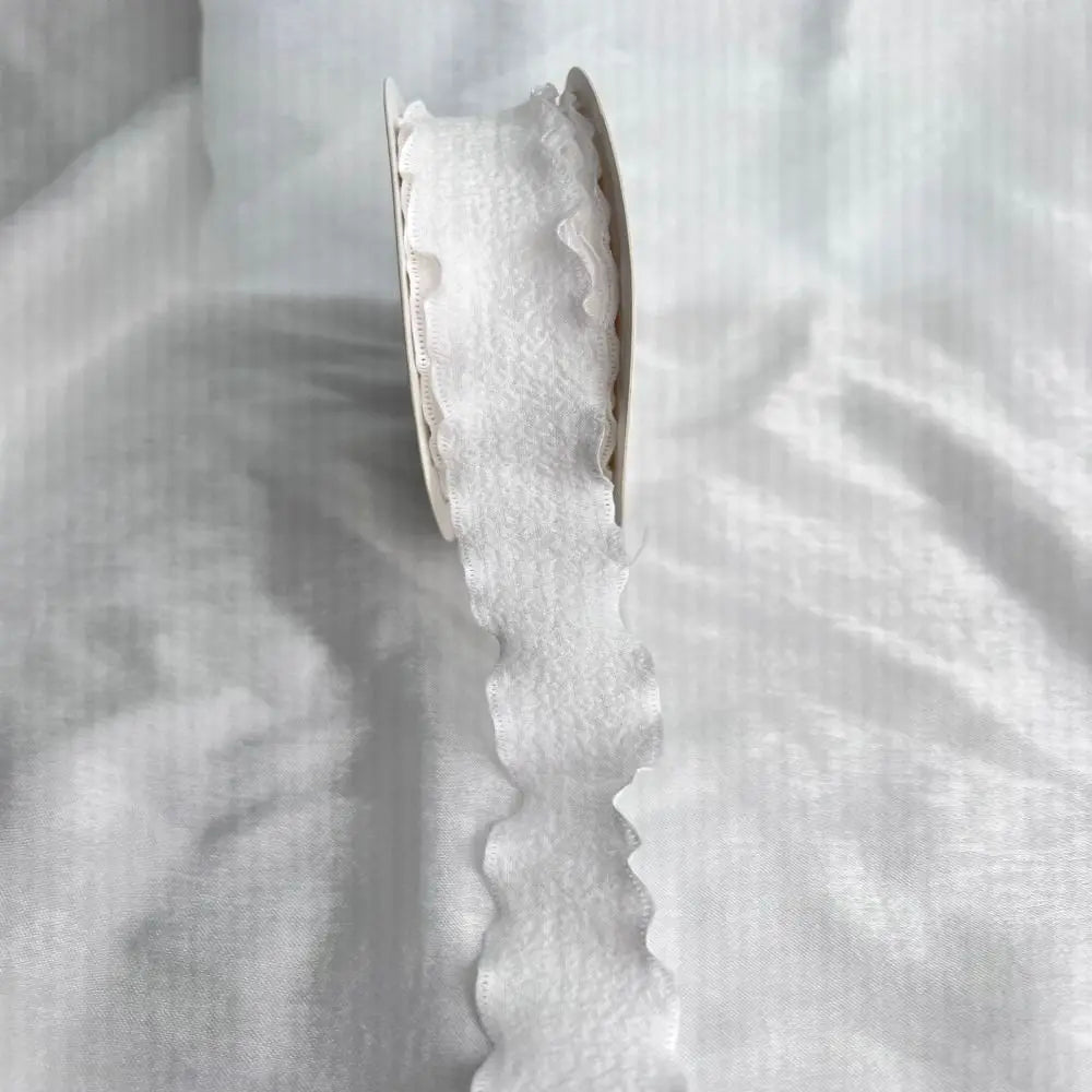 New 10 Yards Fishtail Yarn Ribbons Gift Wrapping Bouquets Wave Edge Pleated Gifts Packaging Material 2.5cm DIY Decor - White