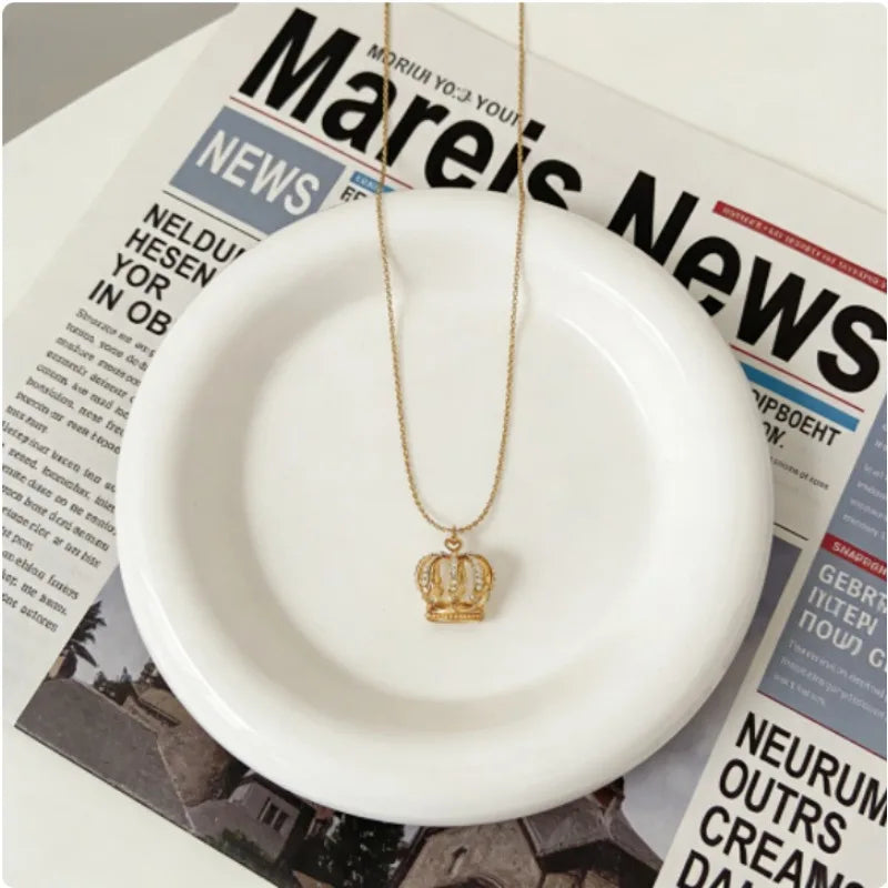 Elegant Crown Pendant Necklace Large Clavicle Chain Sweater Chain Fashion Jewelry Accessory Multiple Colors for Women Girls G
