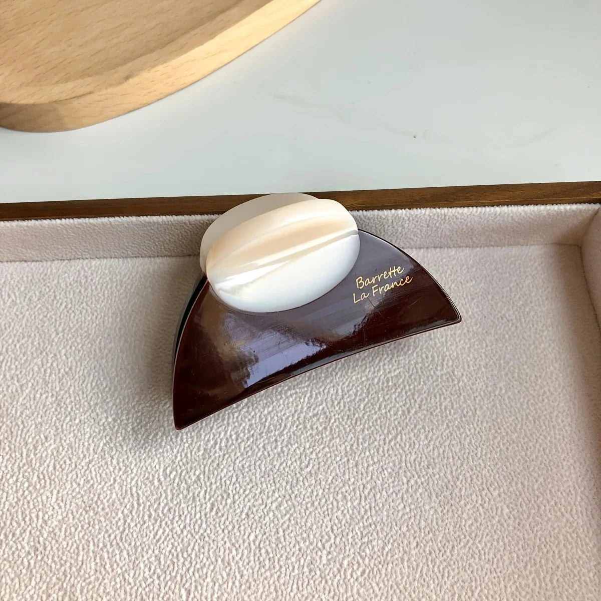 1Pc Elegant Vintage French Hair Clip Two-Tone with Wood Grain & Marbled Design Perfect for Casual Daily Dressing Cute Hair Cl