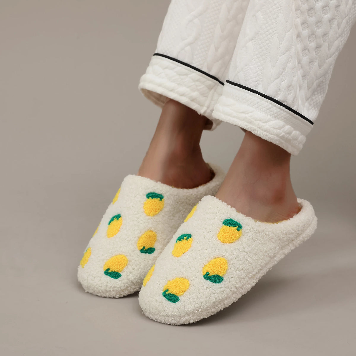 Brown Plush Capybara Slippers, Furry Indoor Slippers, Soft Non-Slip Home Slippers, Cozy Warm Slippers for Men and Women, Cute