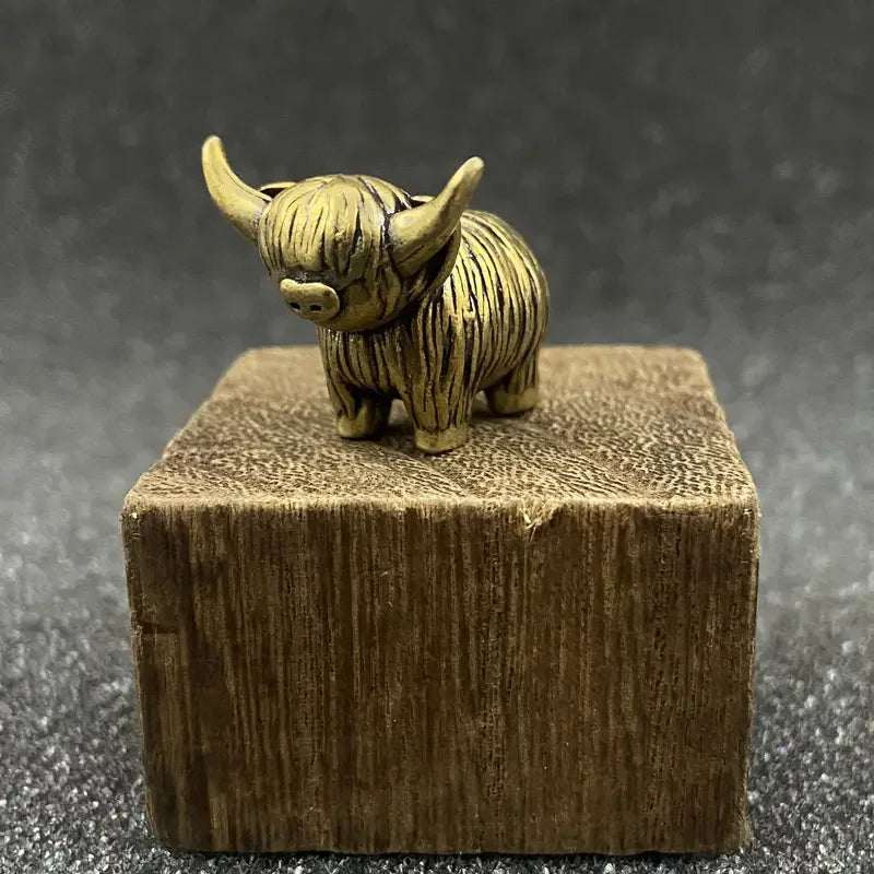 Mini Copper Highland Cow Figurine Charming Exquisite Detailing Vintage Brass Decor Desk Ornament for Home Office Creative Gif