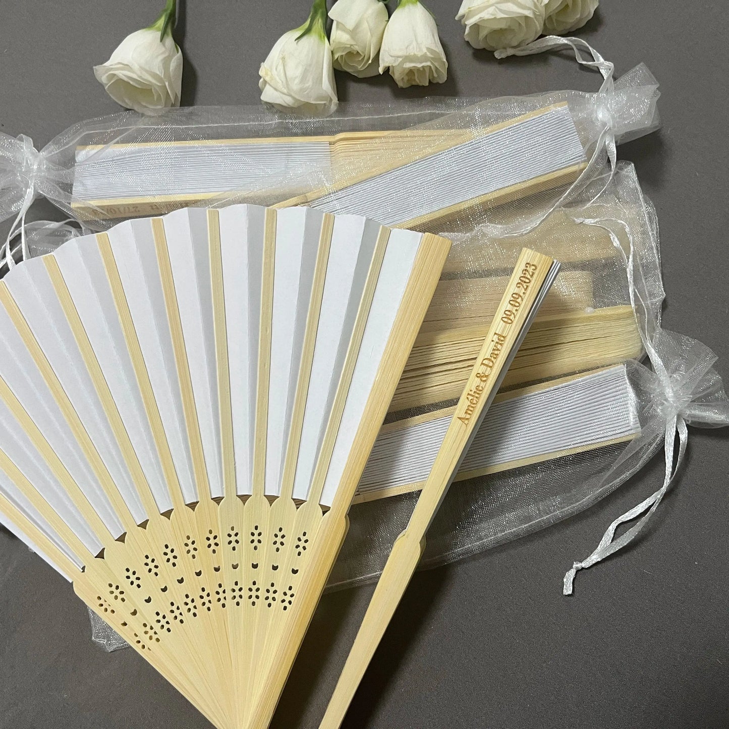20/50/80 Personalized Engraved White Folding Elegant Paper Fan with Gift bag with organza & Portable Party Wedding Supplies F