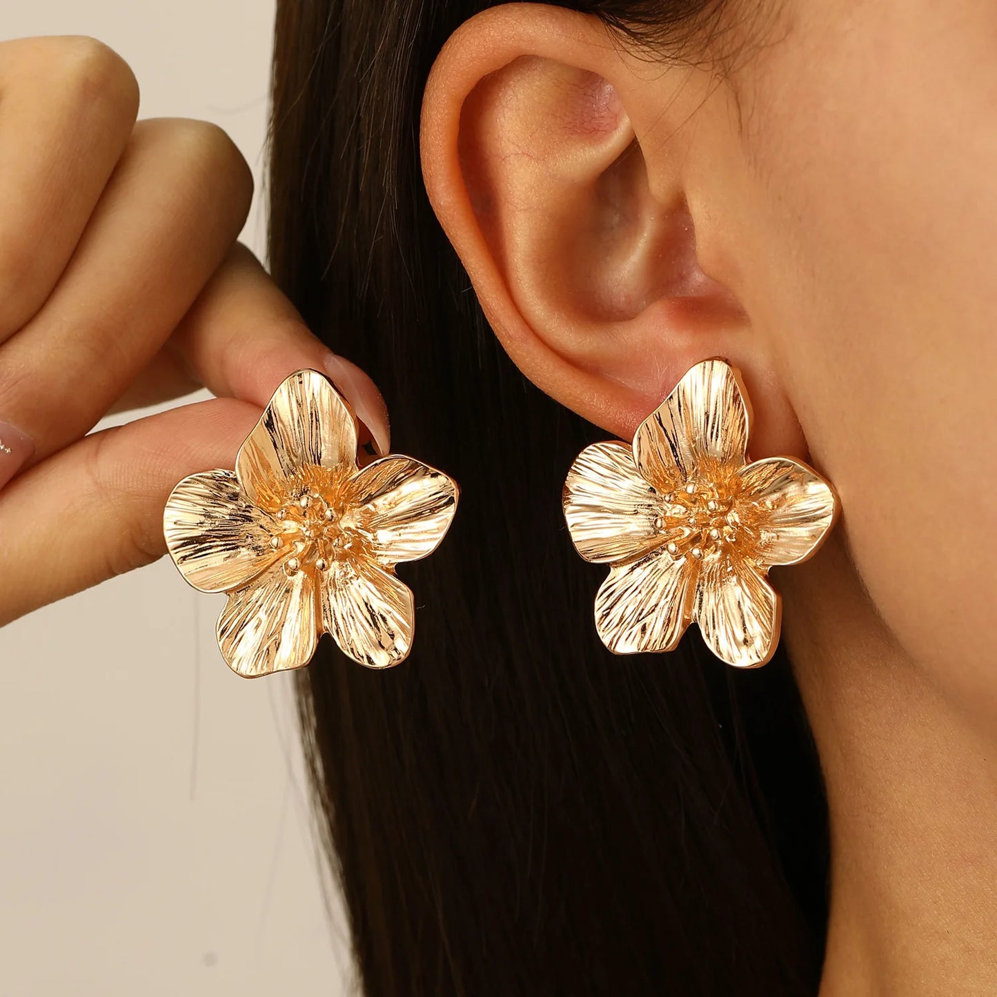 Stainless Steel Flower Stud Earrings for Women Girls Vintage Gold Color Metal Earrings Trendy Daily Wear Fashion Jewelry Gift