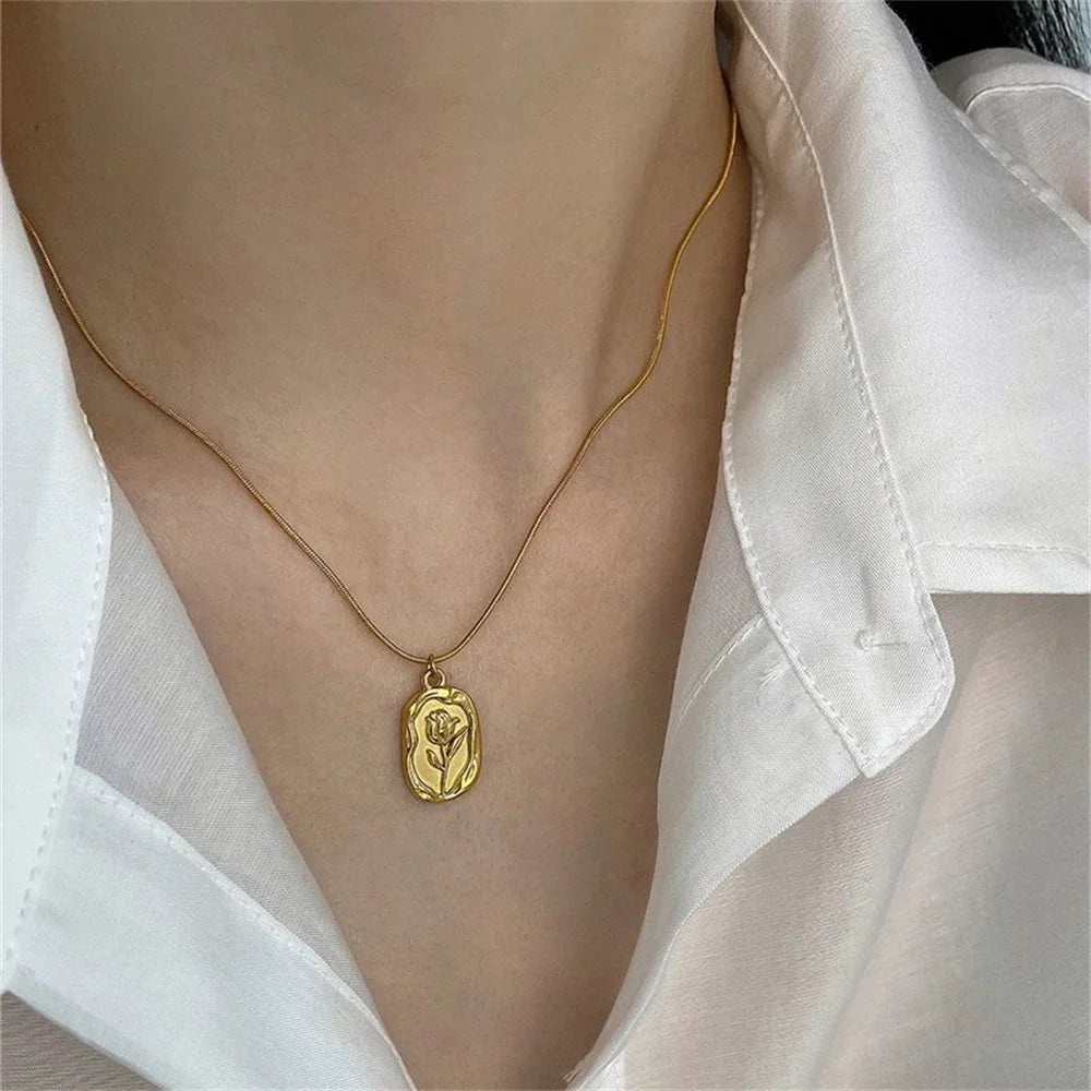 2023 Vintage Fashion Simple Geometric Rose Pendant Necklace For Women Female Boho Gold-plate Snake Chain Choker Jewelry Gift 