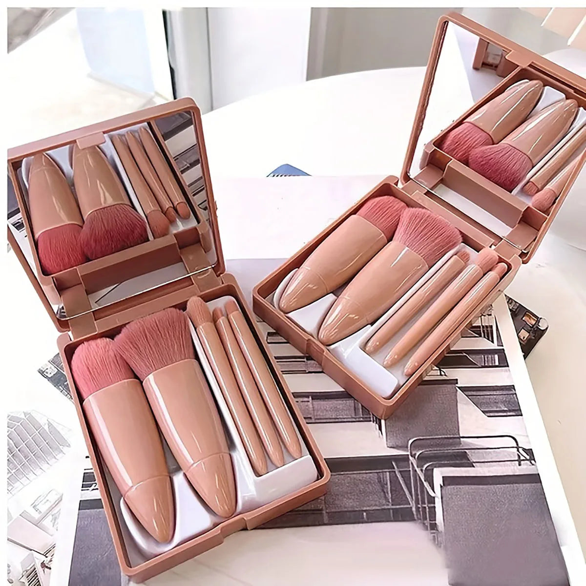 5Pcs Portable Makeup Brush Set With Mirror - Foldable Travel Kit ，Mini Makeup Brush Set Travel Makeup Brush Set