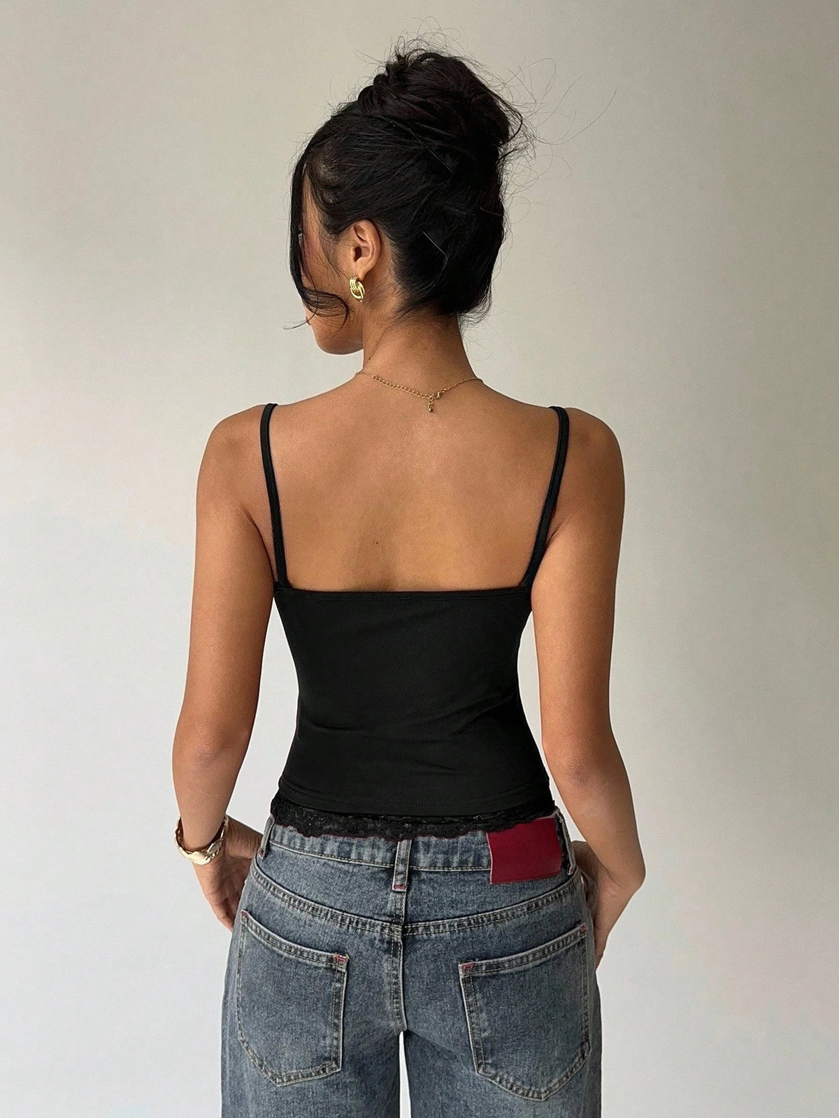 Women's Sexy Lace Trim U-Neck Basic Solid Color Slim Fit Cami Top Casual Spaghetti Straps Backless Crop Top Spring/Summer 202
