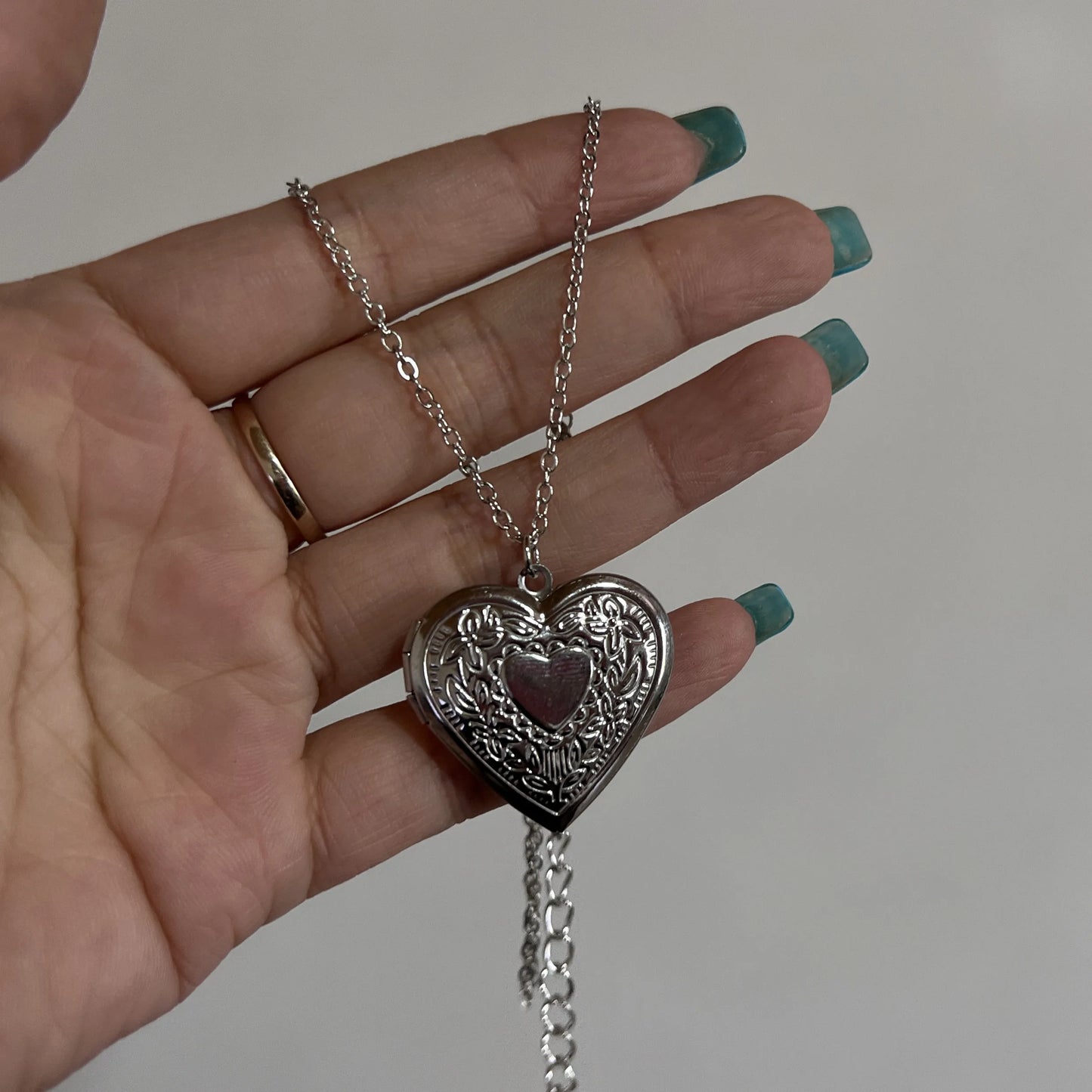 Romantic Heart Locket Pendant Openable Female Silver Color Stainless Steel Photo Frame Charm Necklace for Women Men Jewelry G