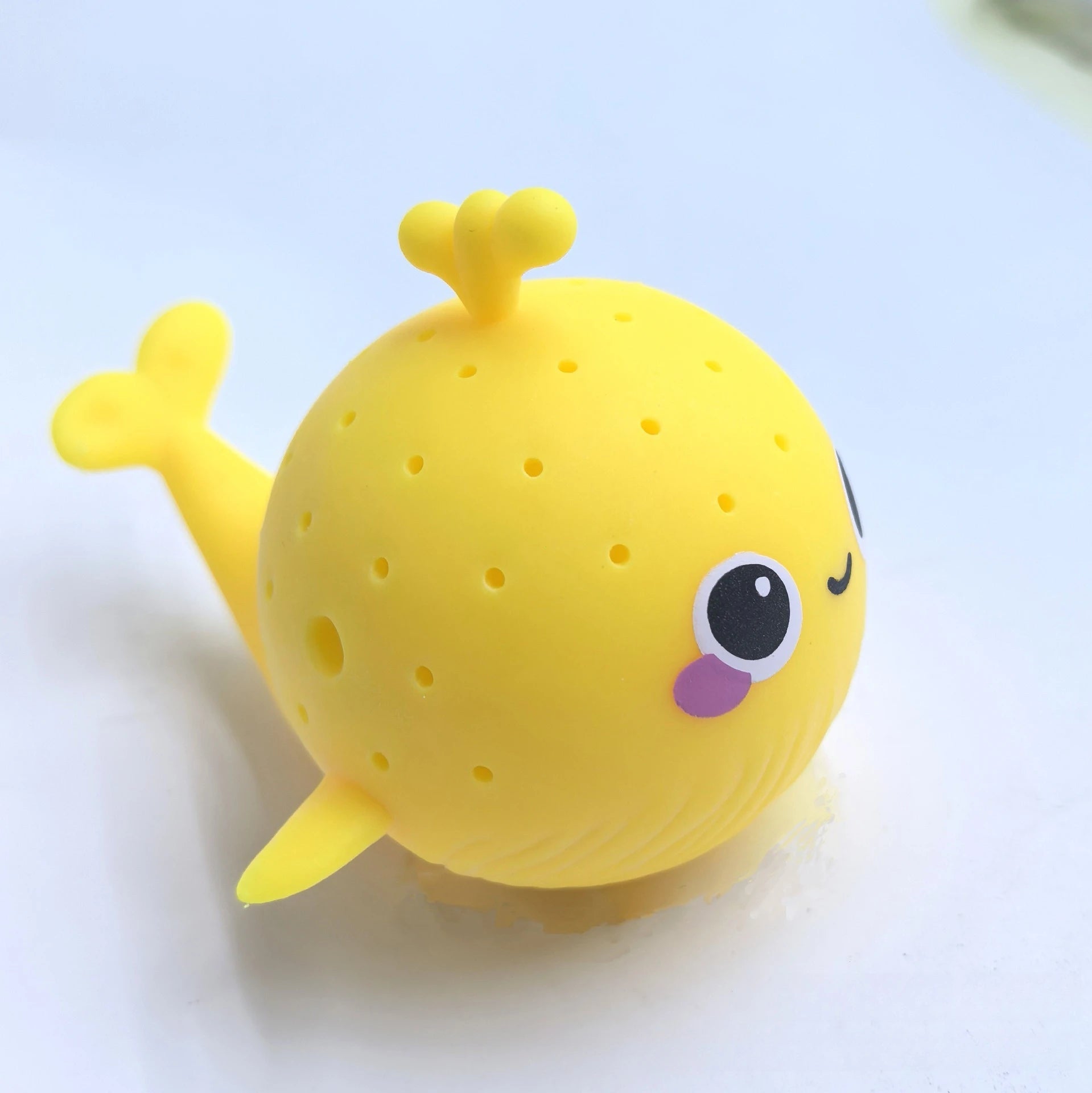 Baby Bath Toys Sponge Water Absorbing Whale Squeezing Stress Relief Toys Summer Swimming Play Water Toy for Children Squishy 