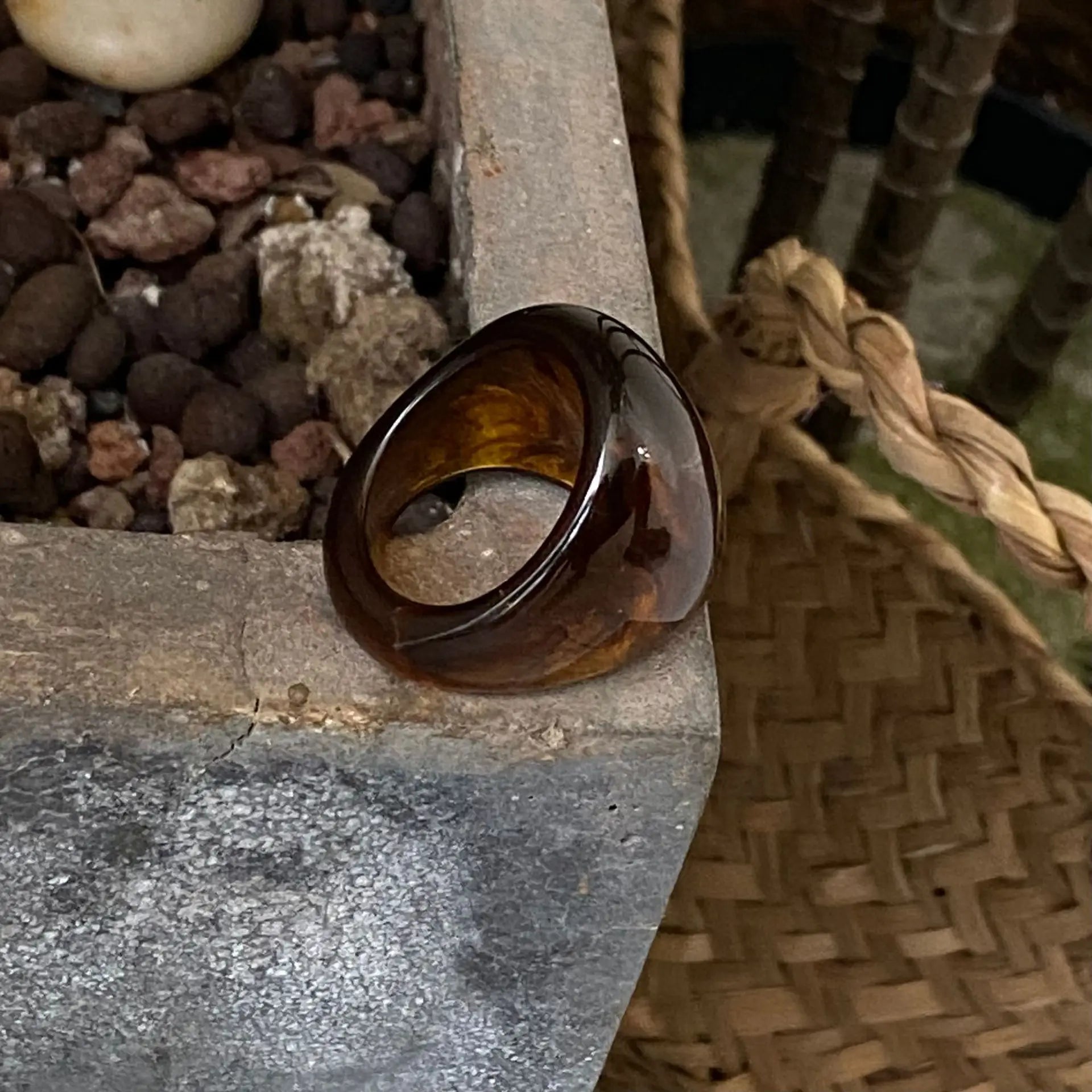 Vintage Trendy Large Finger Rings for Women Exaggerated Amber Color Resin Temperament Geometric Finger Ring Punk Jewelry