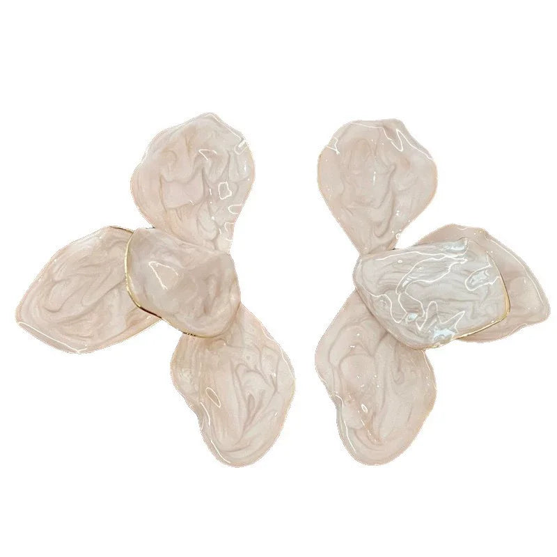 Vintage White Enamel Large Flowers Metal Stud Earrings for Women European American Personality Wedding Romantic Jewelry Gifts