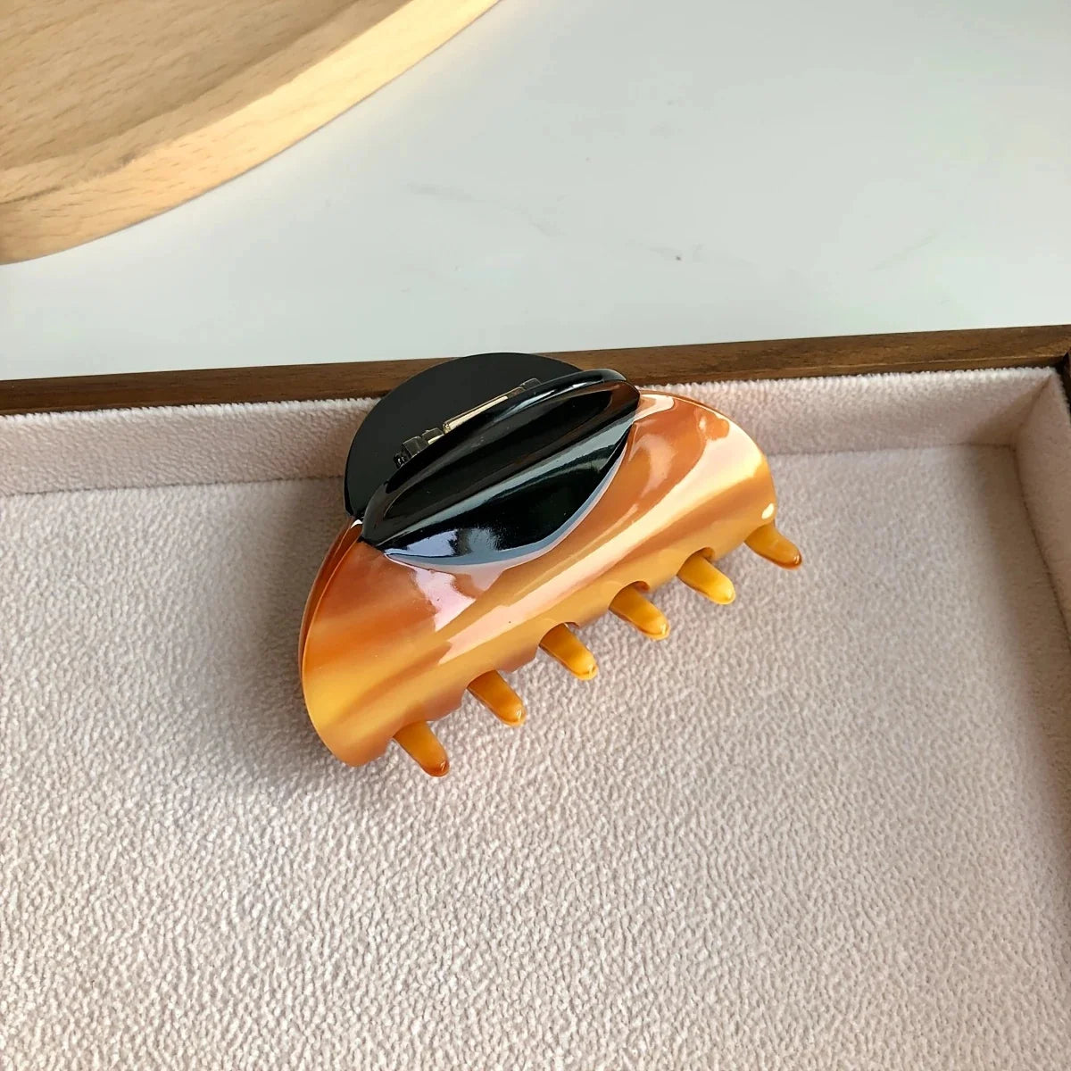 1Pc Elegant Vintage French Hair Clip Two-Tone with Wood Grain & Marbled Design Perfect for Casual Daily Dressing Cute Hair Cl