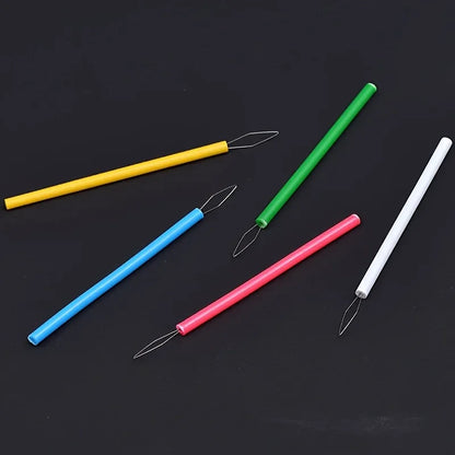 5-Piece Essential Plastic Threading Tool Set for Sewing - A Convenient Sewing Tool Suitable for Beadwork and Handicrafts