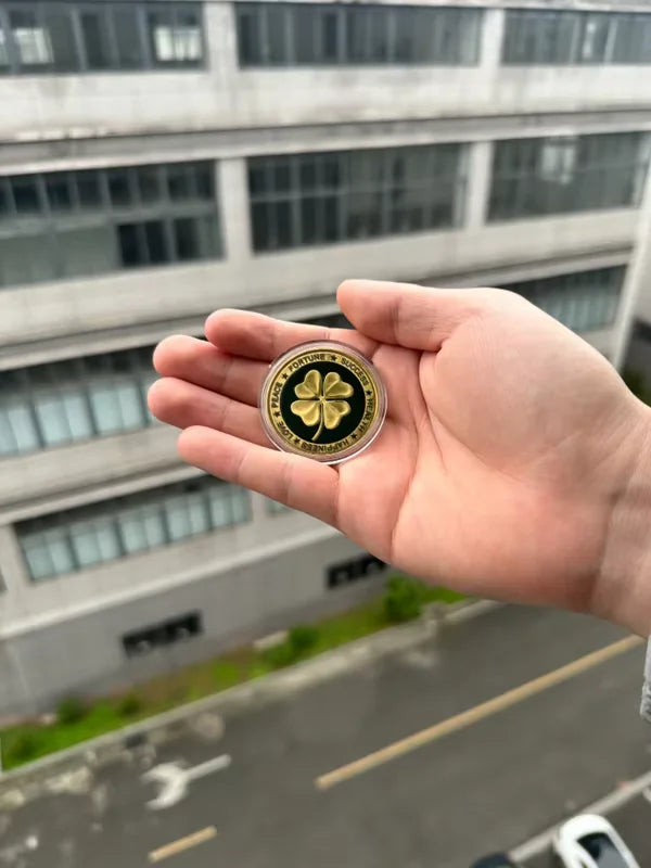 Lucky Four Leaf Clover Painted Coin 4cm Round Metal Souvenir Challenge Commemorative Coin for Home Decor