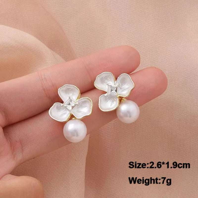 Pure White Women's Dangle Earrings Blooming Flower Acrylic Enamel Butterfly Imitation Pearl Heart Hanging Earrings Elegant Br
