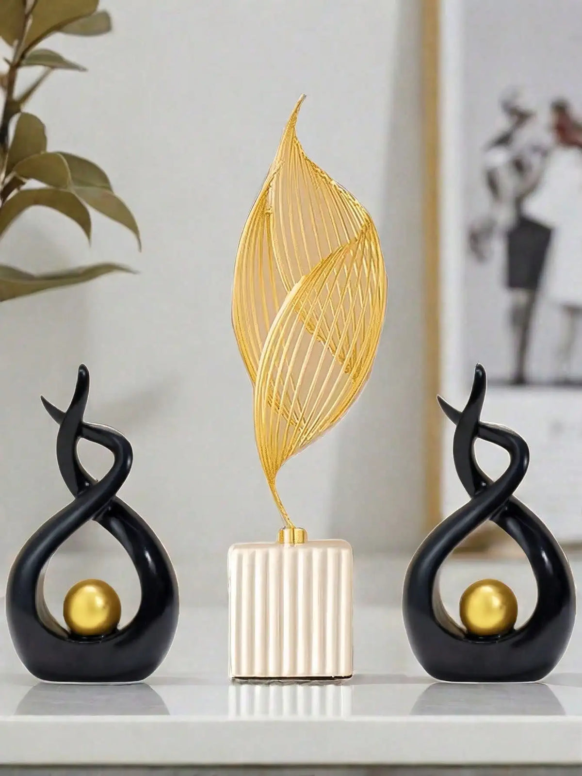 Nordic Home Decor Figurines for Interior Living Room Desk Ceramics Decoration Accessories Statue Sculpture Feng Shui Ornament