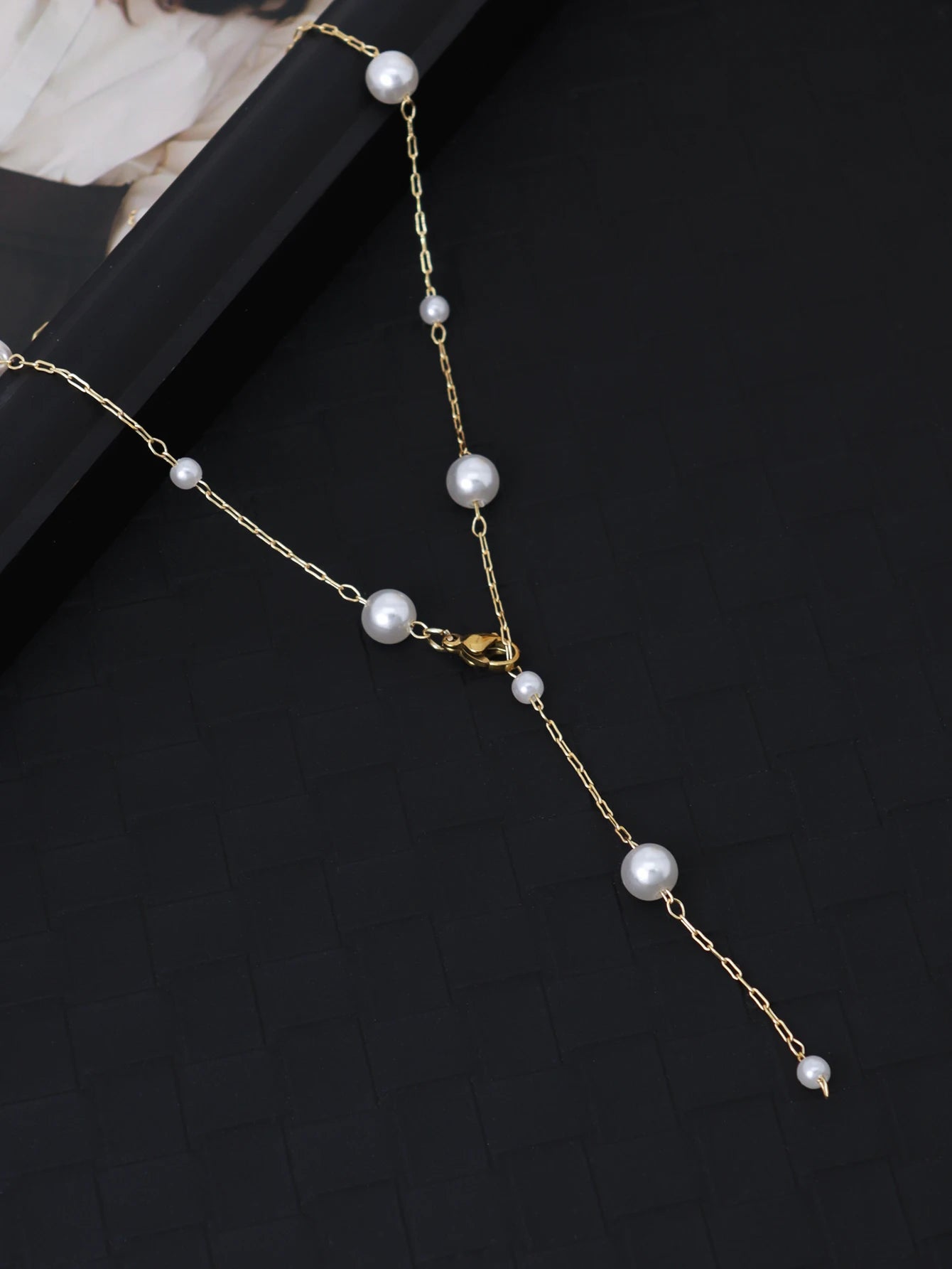 Elegant Pearl Y-Shaped Lariat Necklace - Adjustable Long Sweater Chain, Irregular Pearl Drop for Women, Bridal & Banquet Jewe