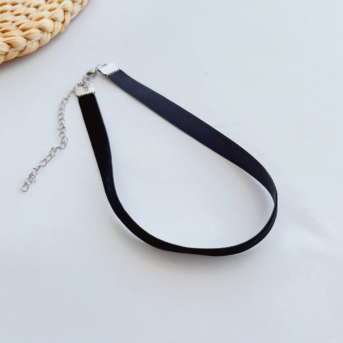 Simple Vintage Black Velvet Strap Choker Neckband Choker Neckband Choker Neckband Short Collarbone Neckline Accessories