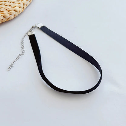 Simple Vintage Black Velvet Strap Choker Neckband Choker Neckband Choker Neckband Short Collarbone Neckline Accessories