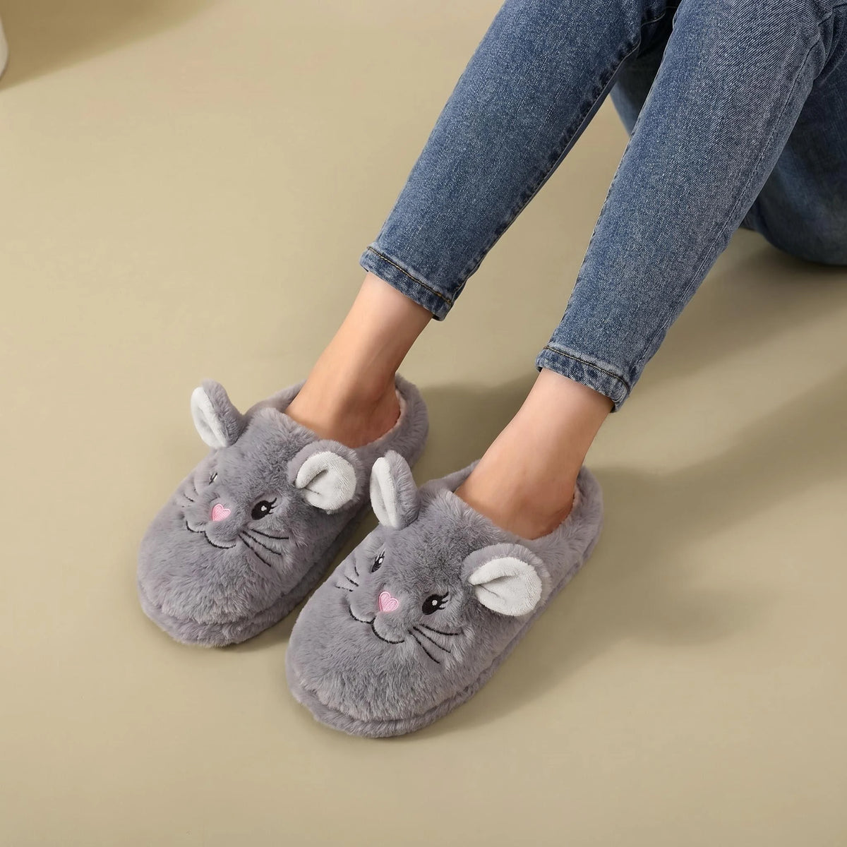 Brown Plush Capybara Slippers, Furry Indoor Slippers, Soft Non-Slip Home Slippers, Cozy Warm Slippers for Men and Women, Cute