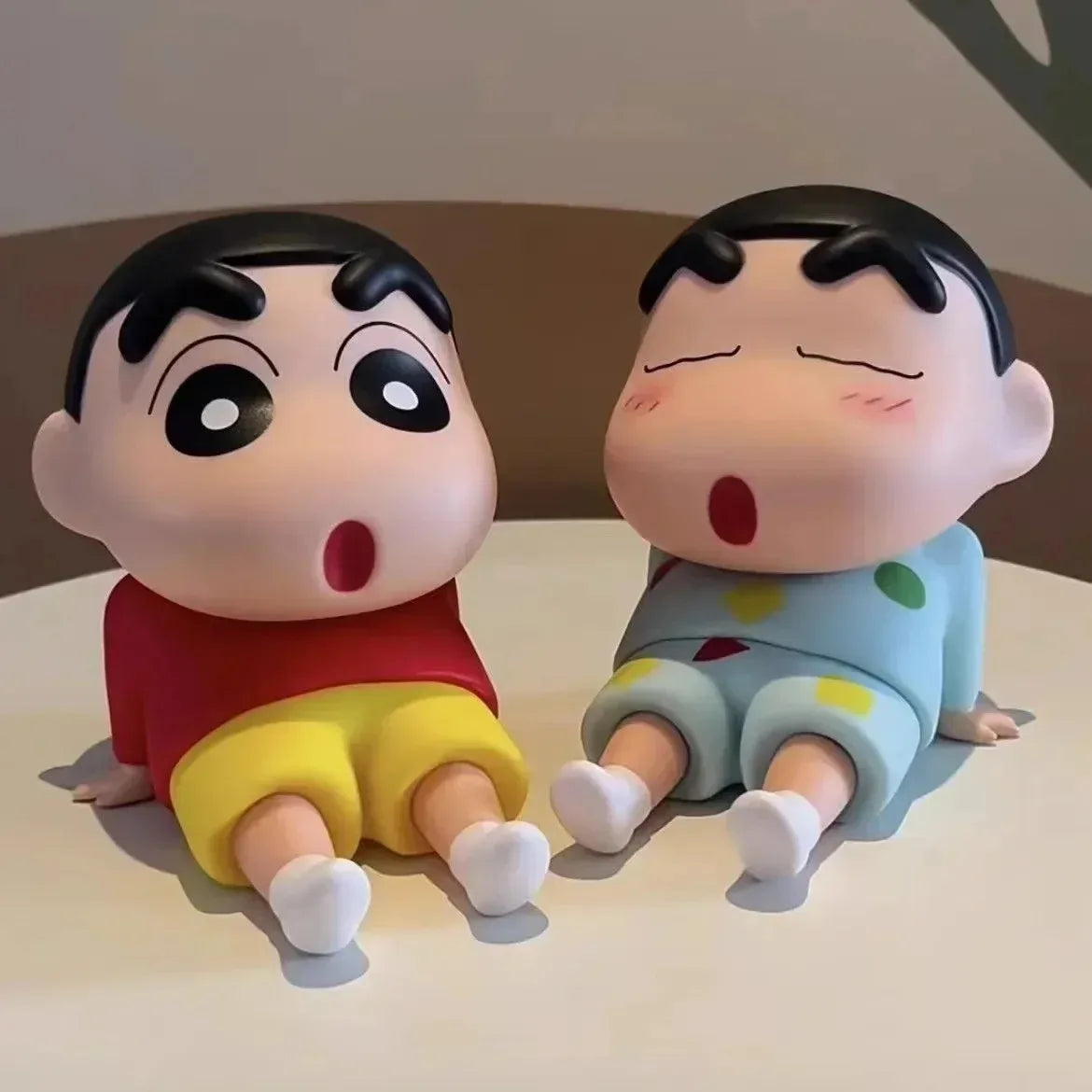 Cute New Crayon Figure Anime Phone Holder&& Cartoon Figure Desktop Ornaments Cute Doll Support&& for Watching TV Decorations&