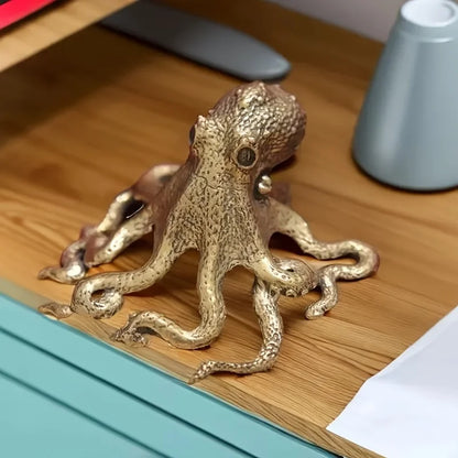 1 Piece of Pure Brass Vintage Octopus Ornament, Retro Tea Pet Collectible, Handcrafted Statue for Indoor and Outdoor Tabletop