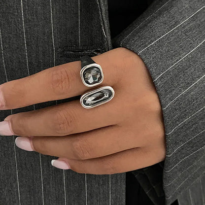 Fashion Grey Crystal Geometric Ring Women Design Silver Color Square Finger Rings Asymmetrical Zircon Daily Wear Jewelry Gift