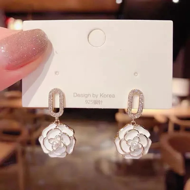 Pure White Women's Dangle Earrings Blooming Flower Acrylic Enamel Butterfly Imitation Pearl Heart Hanging Earrings Elegant Br