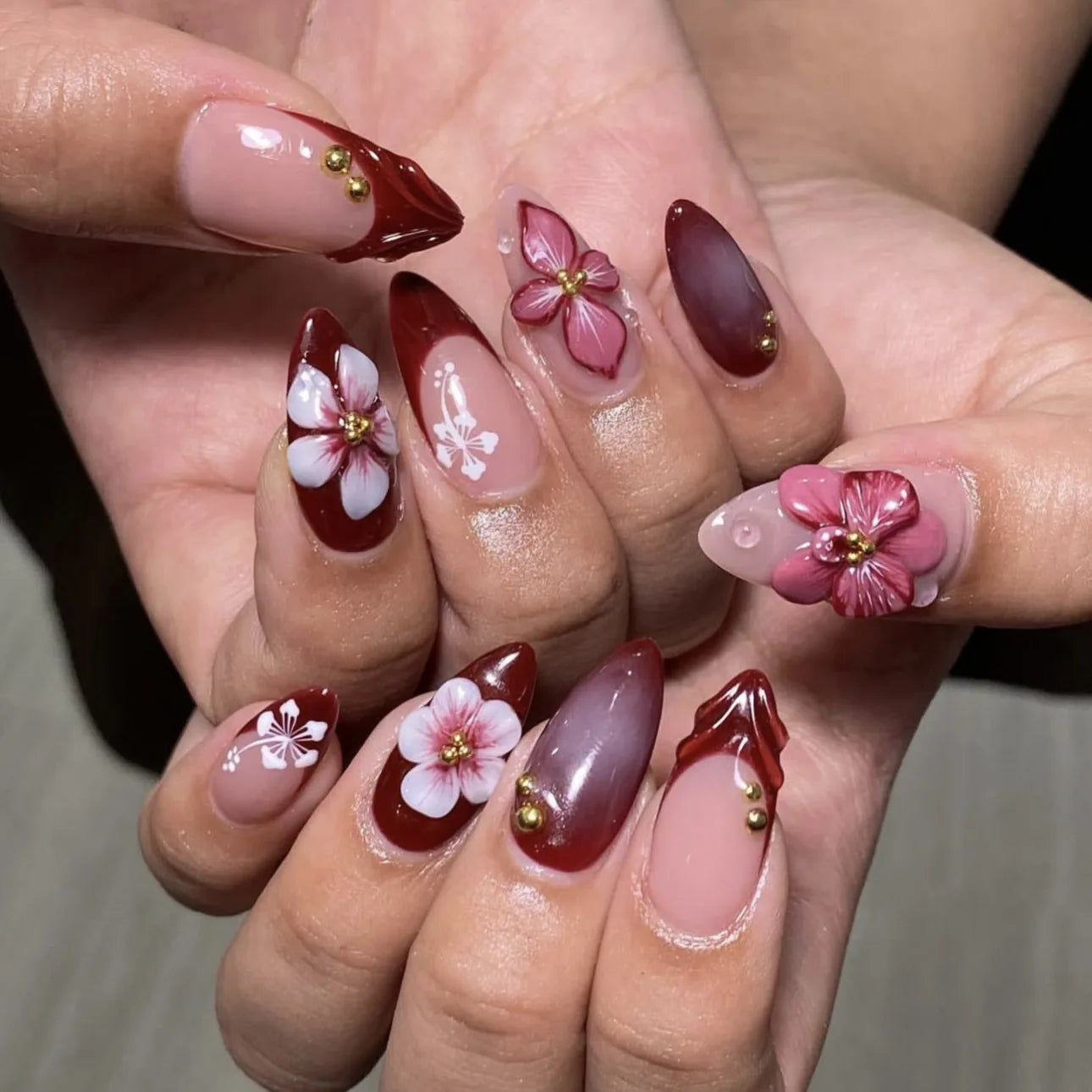 24pcs Long Almond Press on Nails False Nails with Golden Decoration Wearable Stick-on Nails Fake Nail Uñas Накладные Ногти 네일