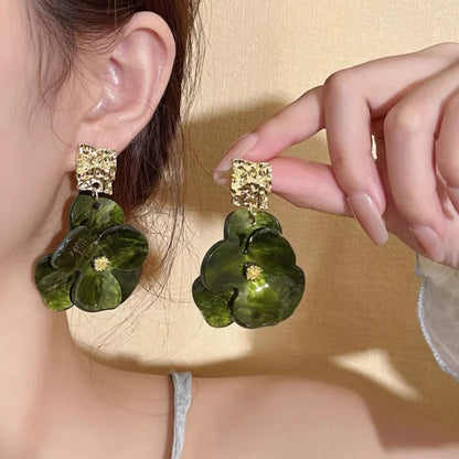 Vintage Acrylic Flower Petal Pendant Earrings For Women Exquisite Alloy Flower Dangle Earrings Luxury Casual Party Jewelry Gi