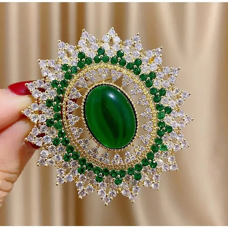 Vintage Emerald Oval Sunflower Brooch for Women Green Crystal Sunburst Lapel Pins Floral Design Wedding Party Art Deco Jewelr