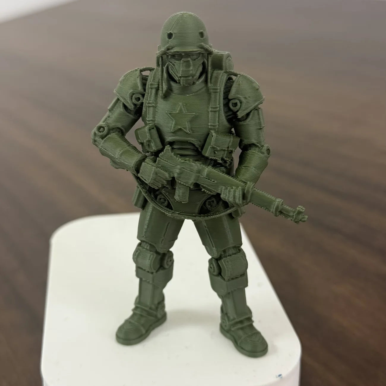 Military Soldier Model - Plastic Army Statue with Uniform, Suitable for Desktop, Bookshelf, or Collection - Decorative