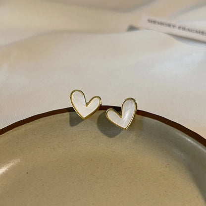 Vintage Heart Shaped Blue White Love Stud Earrings Female Temperament Niche Earrings Ins Retro Little Peach Heart Ear Jewelry