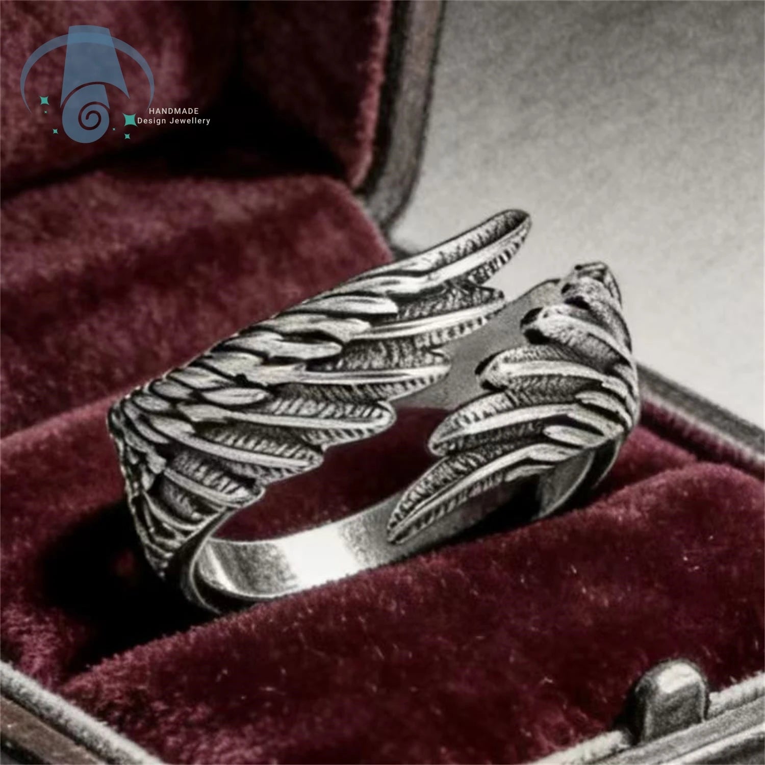 Vintage Alloy Vine Totem Ring with Green Crystal Fashion Jewelry for Women Gift Idea for Daily Use Special Occasion