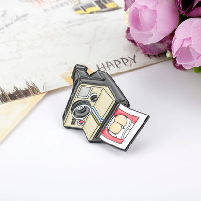 Vintage Camera Brooch Pins Funny Model Bottom Picture Enamel Badge Brooches Jewelry Bag Scarf Hat Accessories Gift Props