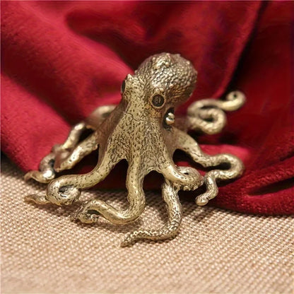 1 Piece of Pure Brass Vintage Octopus Ornament, Retro Tea Pet Collectible, Handcrafted Statue for Indoor and Outdoor Tabletop