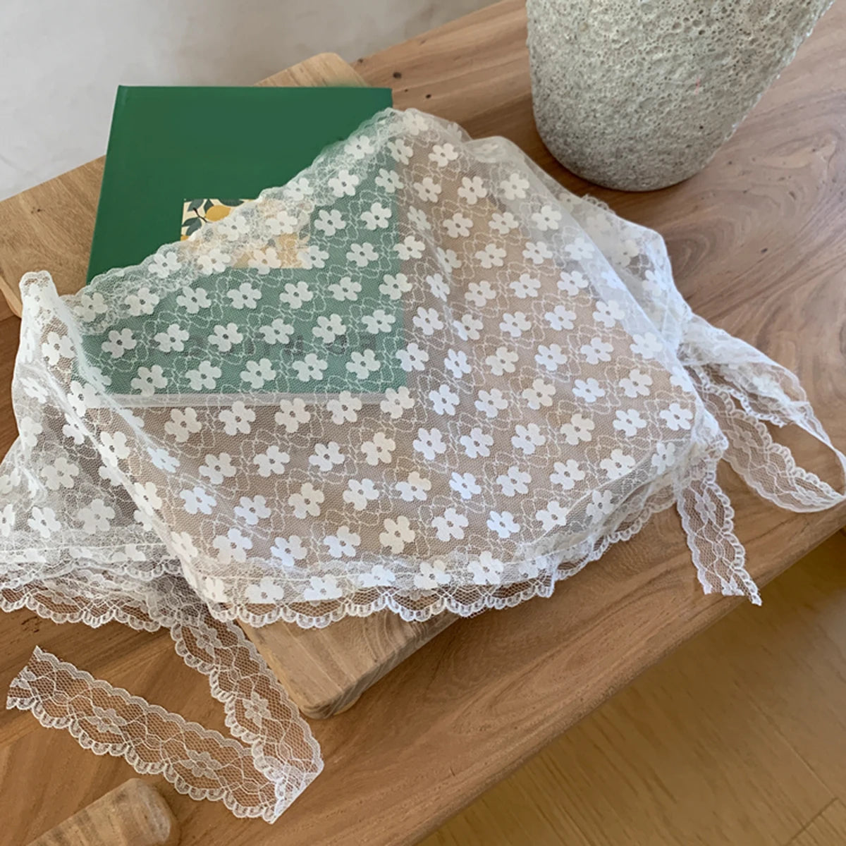 Lace Flower Elegant Temperament Lace Female Flower White Sweet Triangle Scarf Thin Breathable Ribbon Artistic Style Travel Ph