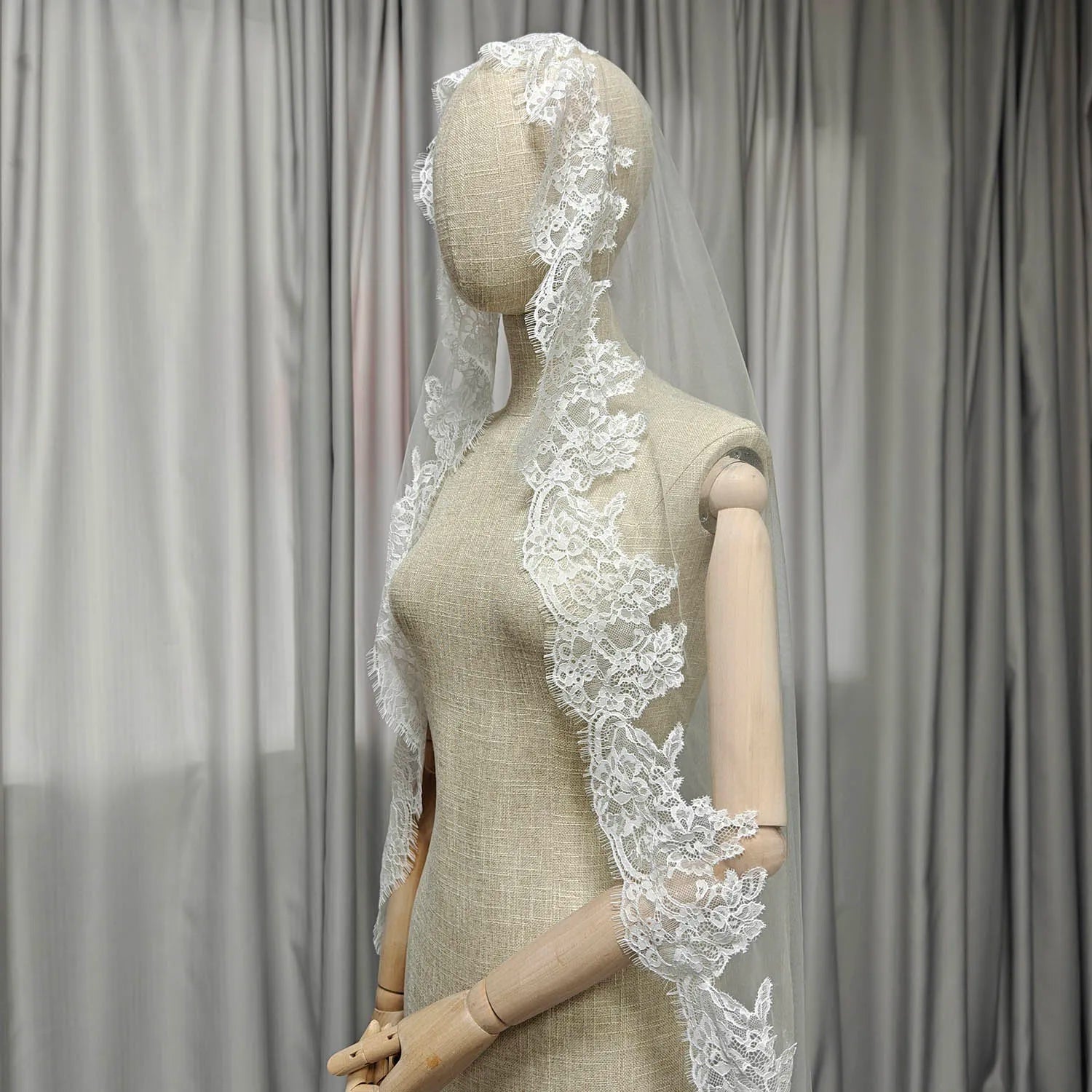 Customized Short Mantilla Wedding Veil with Eyelash Lace, 1m/1.5m/2m Short/Medium Length Veil with Hidden Comb, Single Tier V