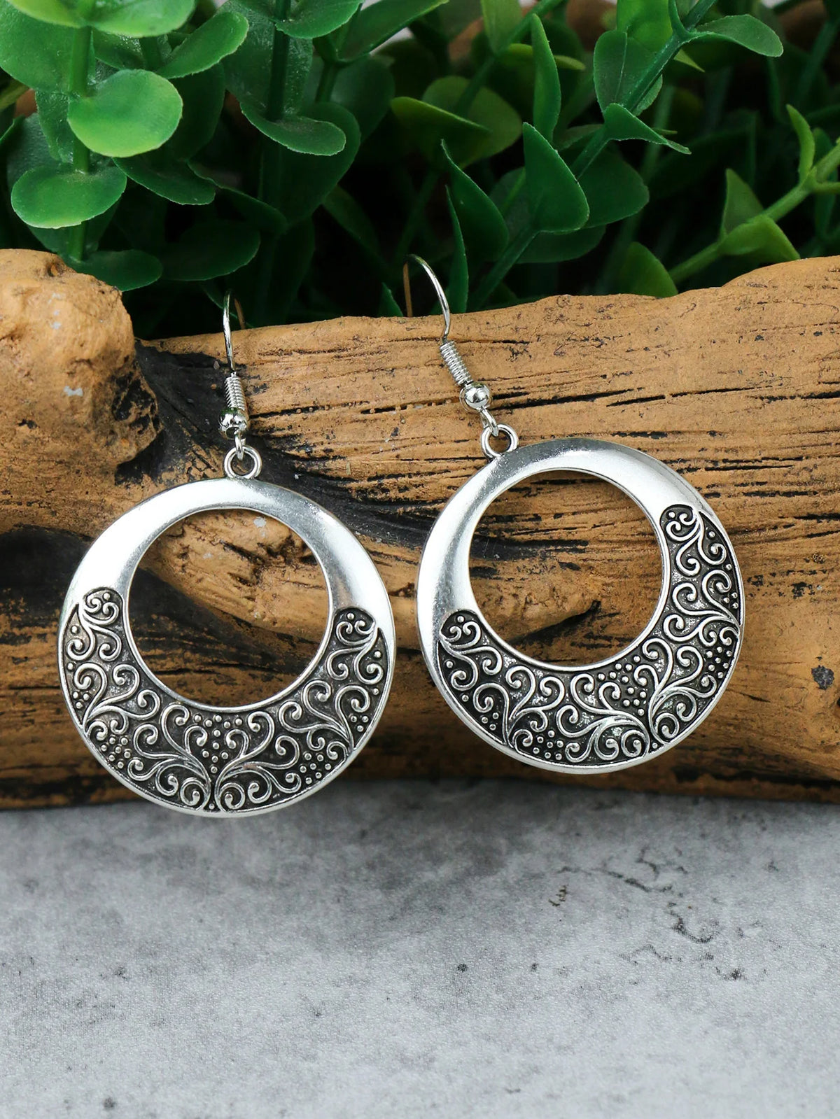 Vintage Ethnic Style Silver Pendant Earrings Necklace Set Round Ring Simple Carved Women's Style Earrings Necklace Combinatio