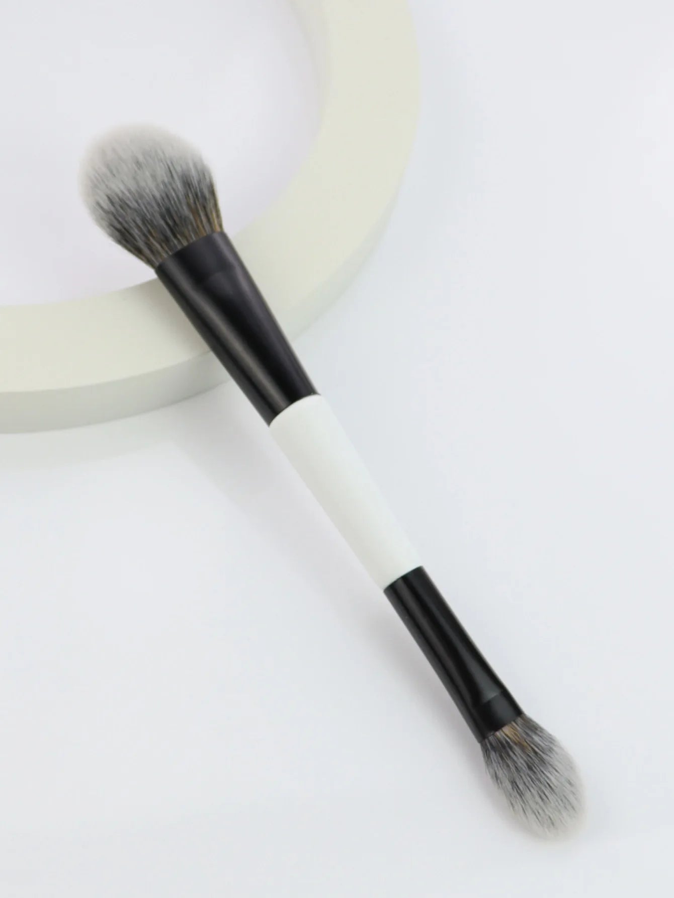 Double Head Makeup Brushes 2 In 1 Flat Angled Foundation Concealer Contour for Blending Loose Powder Liquid Cream Cosmetic To